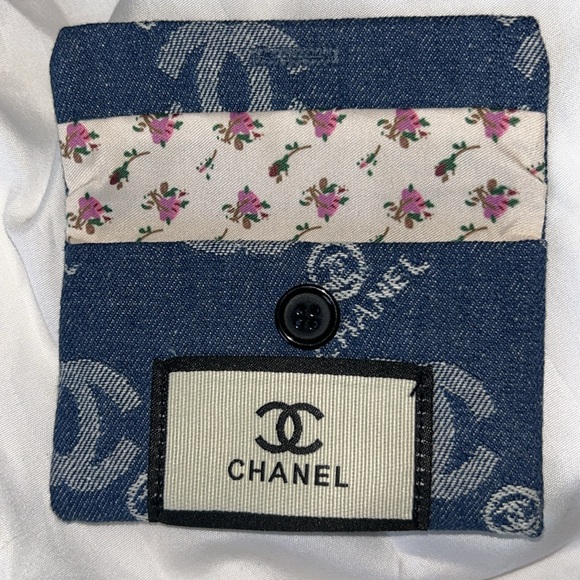 CHANEL Blue Travel Comb And Button Close Denium Pouch Set - Picture 7 of 15
